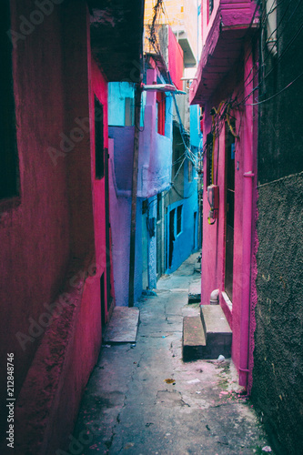 An alley with houses in Heliopolis, the biggest favela in San Paulo, Brazil, colored in blue, pink, purple and grey. © Alessandro Vecchi