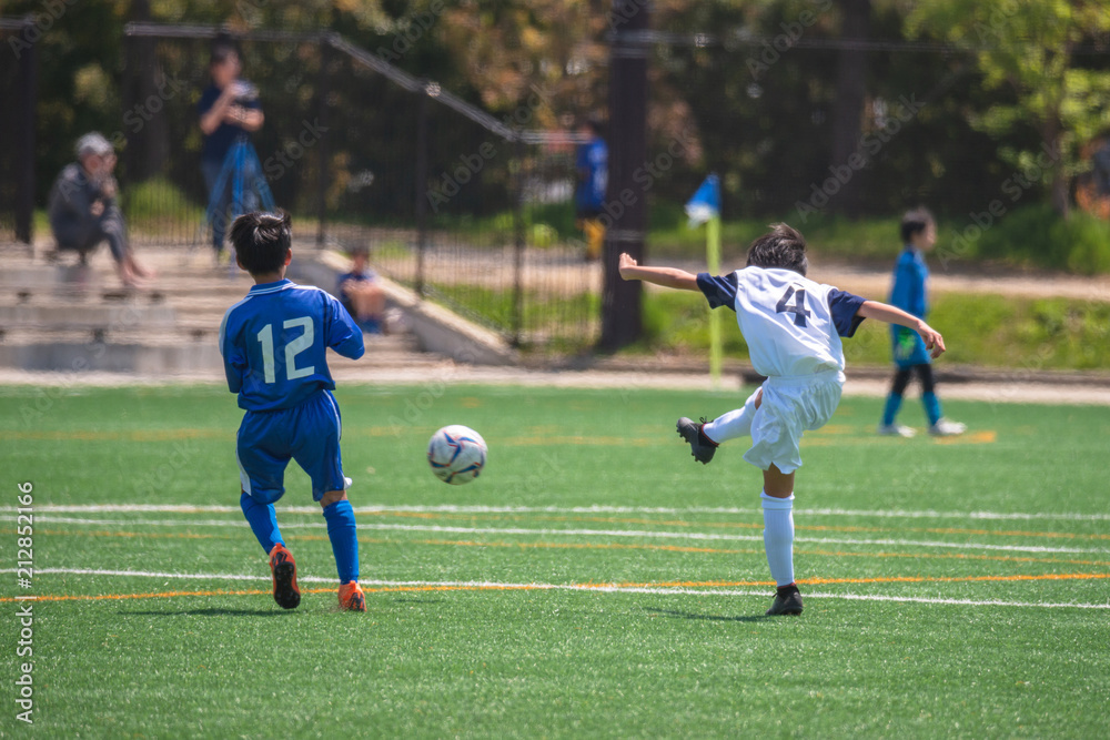 Obraz premium 少年サッカー試合風景