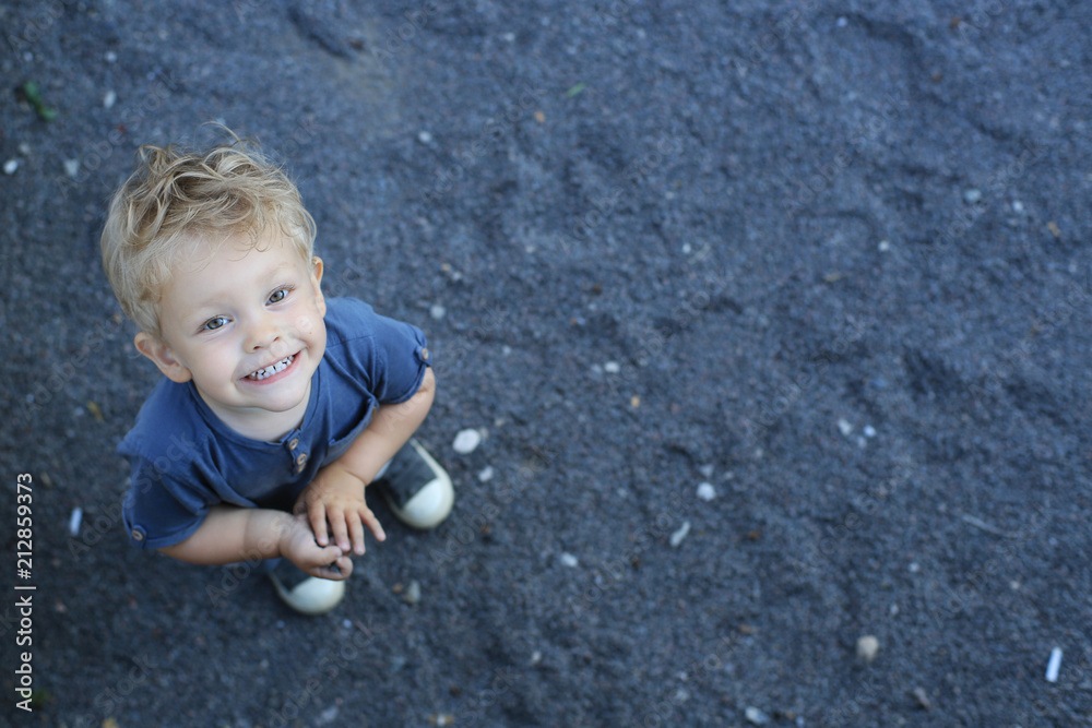 Naklejka premium Cute little boy walking around the park