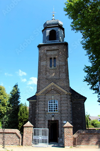 Kleine alte niederrheinische Dorfkirche photo
