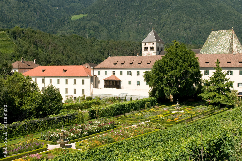 Fototapeta premium Kloster Neustift in Südtirol