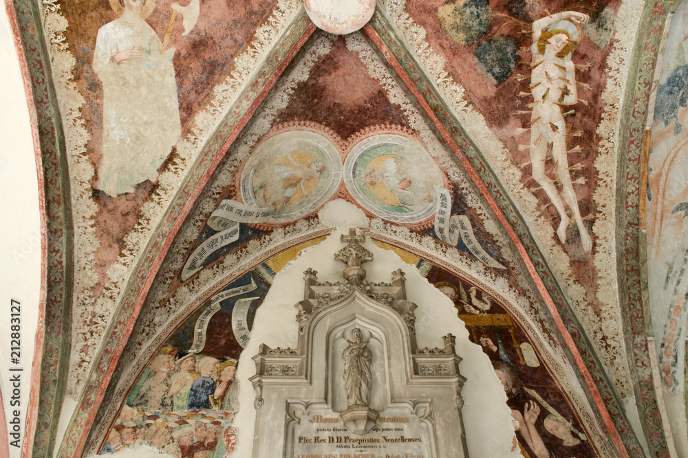 Fresken im Kreuzgang des Klosters Neustift in Südtirol