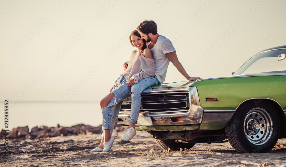 Fototapeta premium Couple with retro car