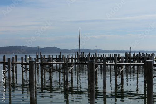 Pier Steg Pfahl an einem See  