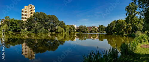 Ein Hochhaus spiegelt sich im sommerlichen Lietzensee (südlicher Teil) in Berlin-Charlottenburg - Panorama aus 8 Einzelbildern photo