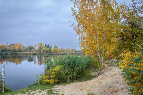 Autumn on the shore of the lake © alex_v_t