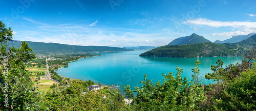 Fototapeta Naklejka Na Ścianę i Meble -  view of Lake Annecy in the French Alps