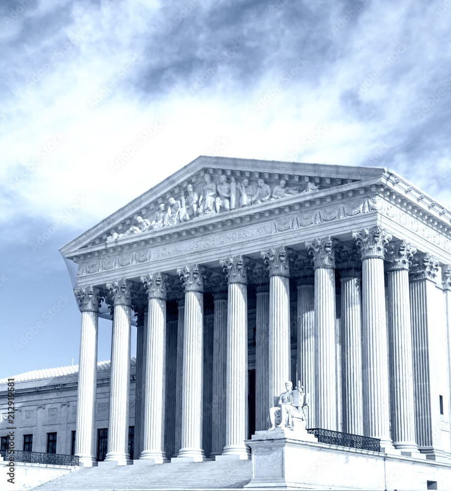 Fototapeta premium United States Supreme Court Building in Washington DC, USA