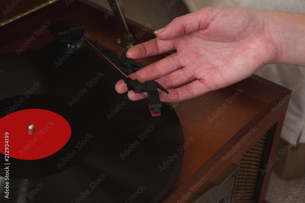 © Wavebreak Media - Woman playing a gramophone at home