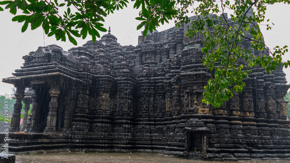 Obraz premium Image of Ambreshwar Shiv Temple In Heavy Rain, Full shot, Historic 11th-century Hindu temple, Ambarnath, Maharashtra, India