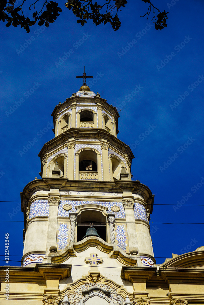 Fototapeta premium Cúpula de la iglesia histórica de San Telmo