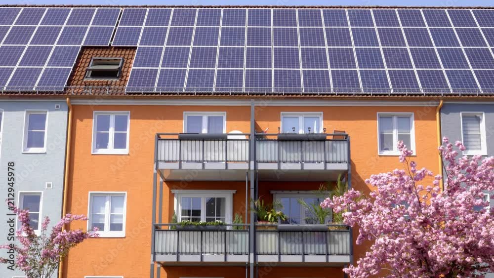 Ausgezeichnete Altbau Sanierung - Energie Effizient durch Fassaden Dämmung und Solar Energie