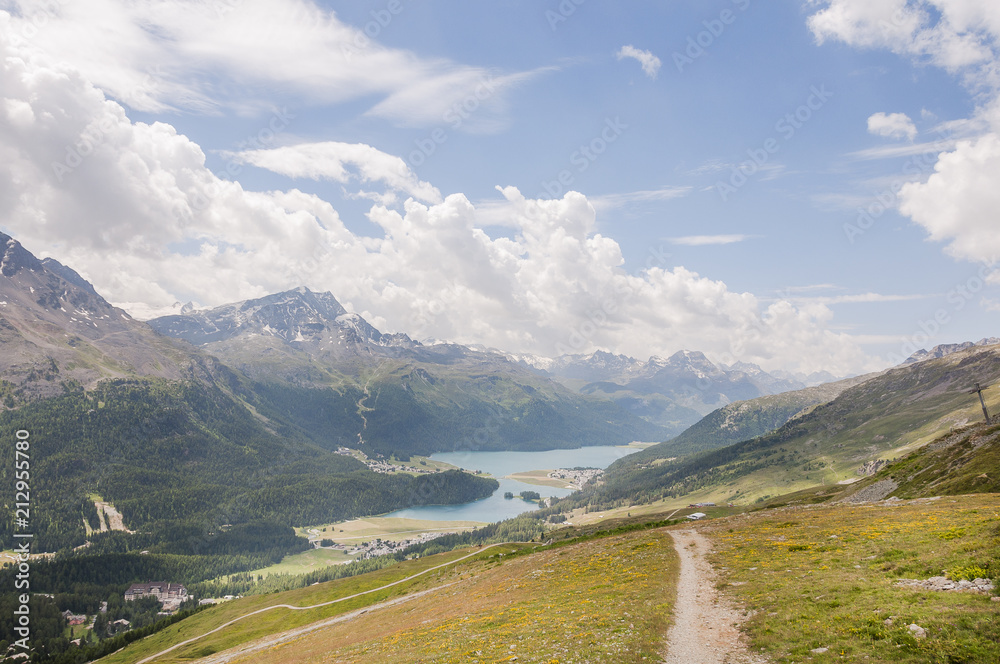 St. Moritz, Seenplatte, Bergsee, Silvaplanersee, Corvatsch, Corviglia, Wanderweg, Alpen, Oberengadin, Engadin, Graubünden, Sommer, Schweiz