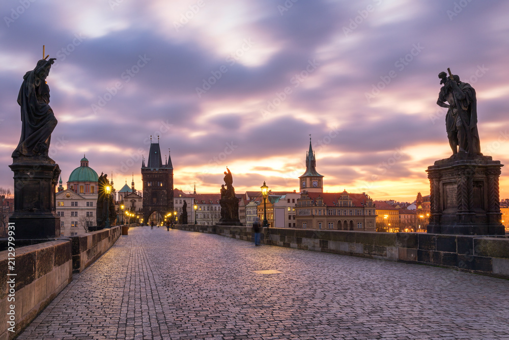 Obraz premium Charles Bridge, Prague, Czech Republic. Charles Bridge (Karluv Most) and Old Town Tower at sunrise.