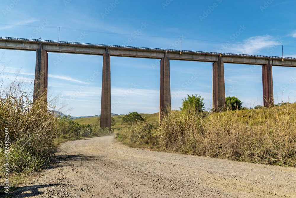 Ponte da Ferrovia de Aço em Quatis