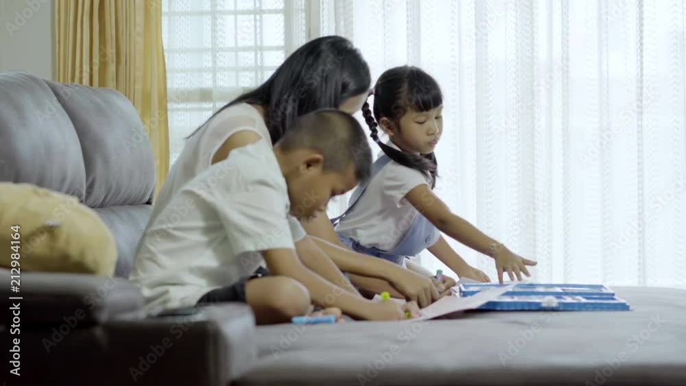 Asian families, mothers, sons and daughters are painting happily. Asian families, mothers, sons and daughters are painting happily.