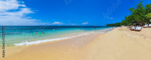 The sea and sand at Bamboo Beach in Jamaica © Solarisys