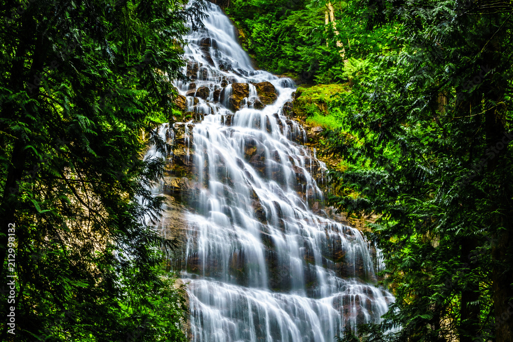 Fototapeta premium Bridal Veil Falls, a waterfall in the Cascade Mountains, between the towns of Chilliwack and Hope in British Columbia, Canada