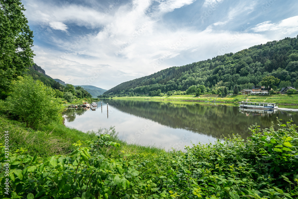 Flusslandschaft Elbe Bad Schandau