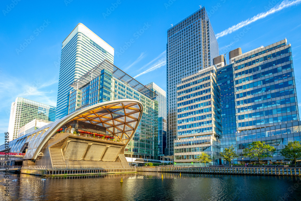 Obraz premium Canary Wharf on the Isle of Dogs in Greater London