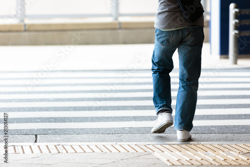 通行人と横断歩道 © Hirayama Toshiya