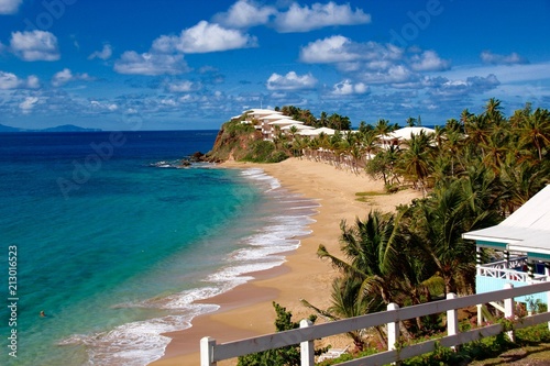 Antigua dans les Caraïbes et sa plage extraordinaire  © patricia