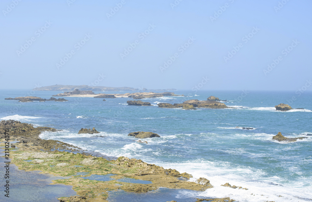 Obraz premium view from the fortress in Essaouira to the Atlantic ocean