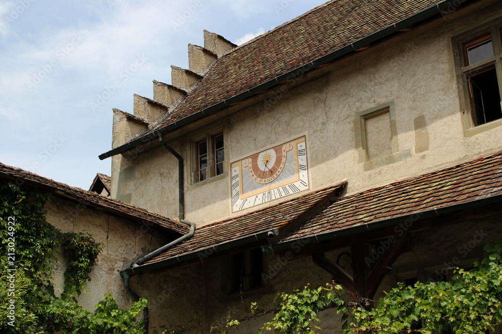 Eine Sonnenuhr in einem Kloster Eine Sonnenuhr in einem Kloster