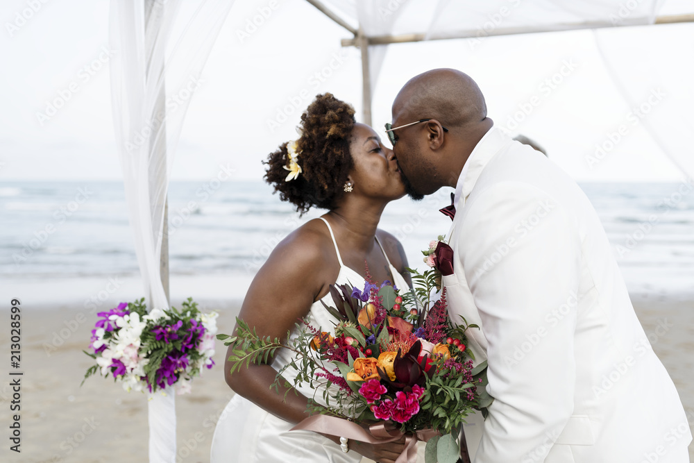 African American couple's wedding day - obrazy, fototapety, plakaty 