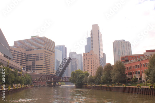 Fototapeta Naklejka Na Ścianę i Meble -  Building view from Chicago River