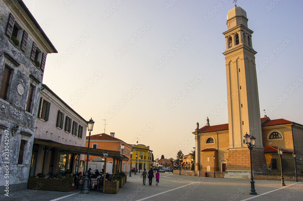 Fototapeta premium Parrocchia di San Teonisto e Compagni Martiri - uno Chiesa de campile - Church with bell tower - Casier in the Provinica de Treviso area, Italy