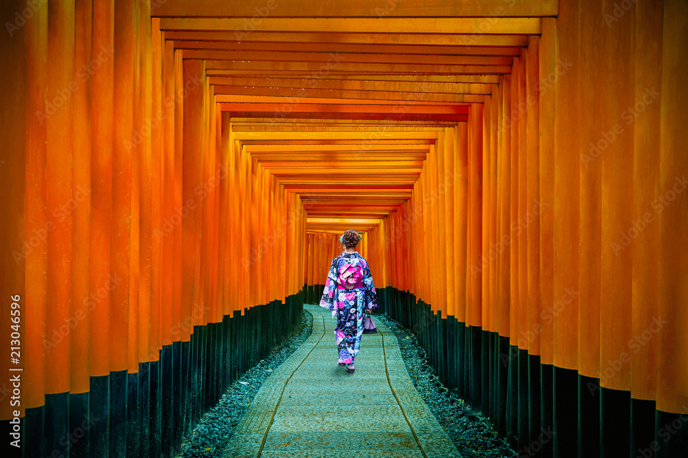 Fototapeta premium Asian women in traditional japanese kimonos at Fushimi Inari Shrine in Kyoto, Japan.