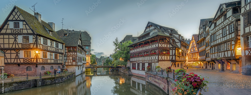 Naklejka premium Strassburg Elsass Panorama Gerberviertel