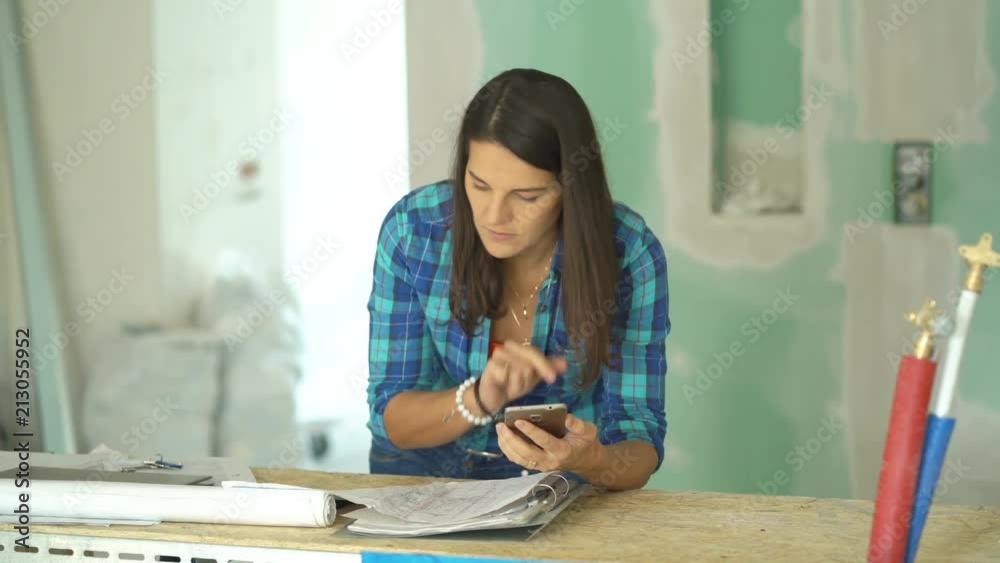 Woman looks absorbed while counting numbers on smartphone in the office, steadycam shot
Woman looks absorbed while counting numbers on smartphone in the office, steadycam shot