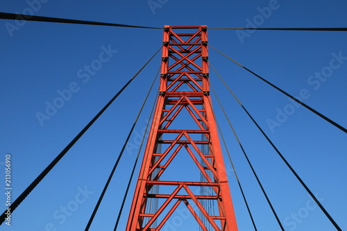 Suspension Bridge © Leroy