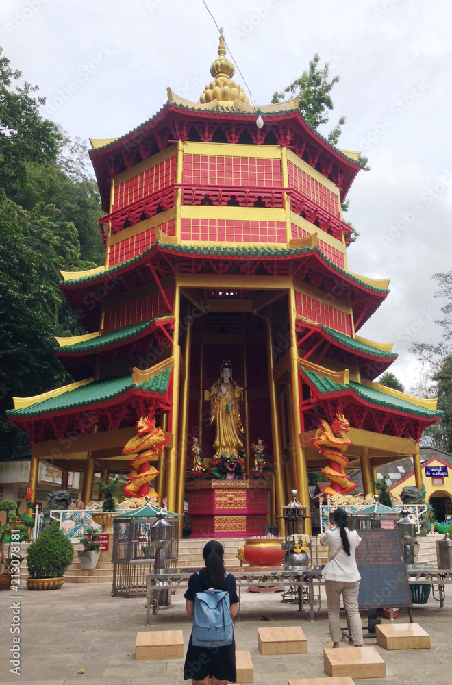 Fototapeta premium Guan Yin-Pagoda at Tiger Cave Tempel in Krabi, Thailand