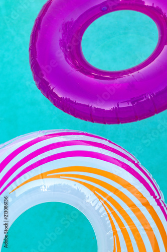 Slika na platnu inner tube pool toy