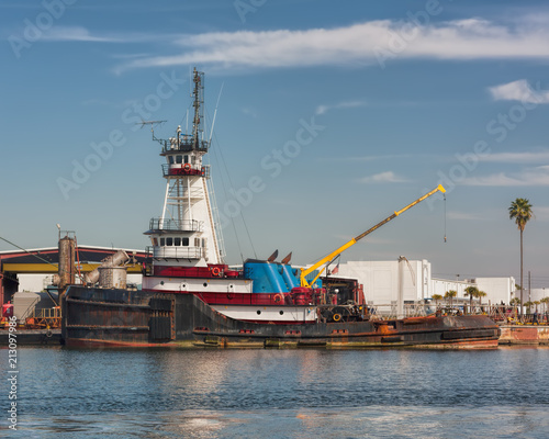 A Tough Old Tugboat © picturin