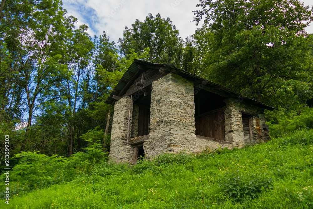 Abandoned house Swiss Alpes