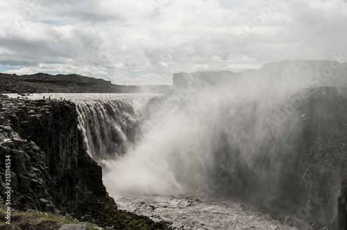 A imponente cascata de Dettifoss  na Isl  ndia