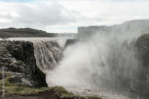 A imponente cascata de Dettifoss  na Isl  ndia