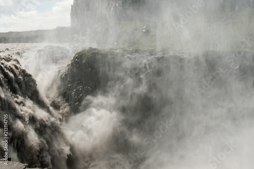 A imponente cascata de Dettifoss  na Isl  ndia