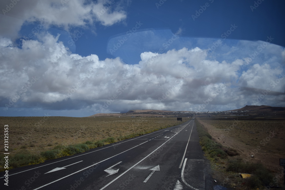 Fototapeta premium Straße Wolken Landschaft