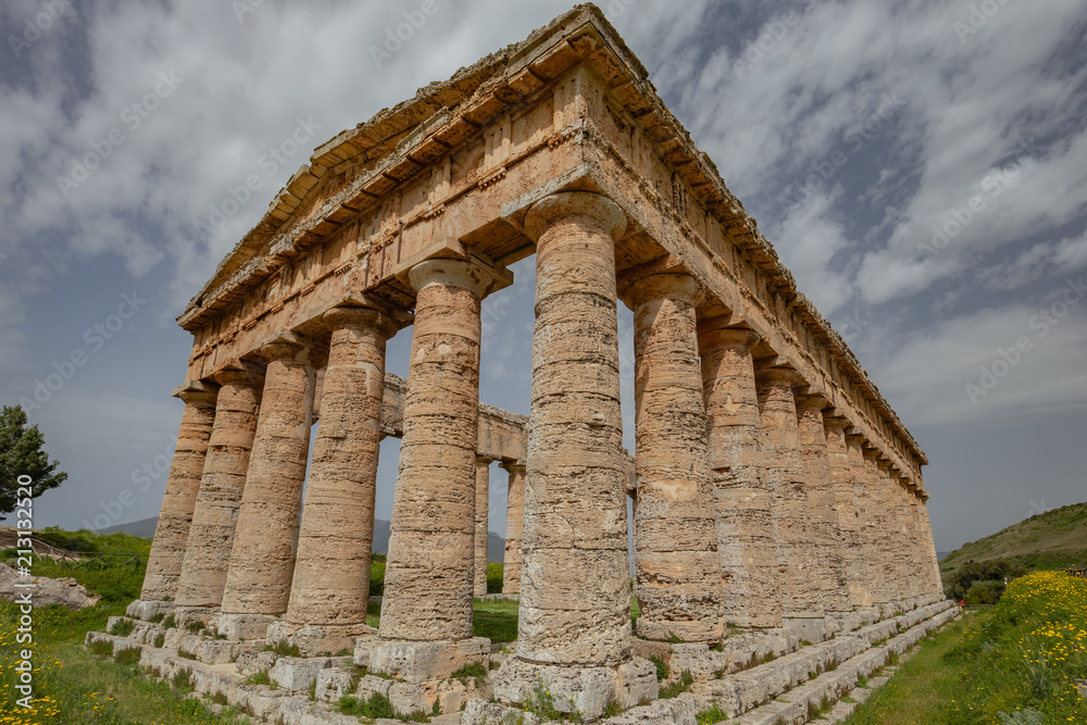 Fototapeta premium Historical Temple Ruin of Segesta