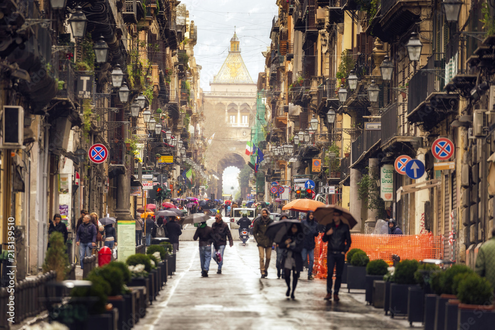 Regentage in Palermo auf Sizilien im Frühjahr in Italien