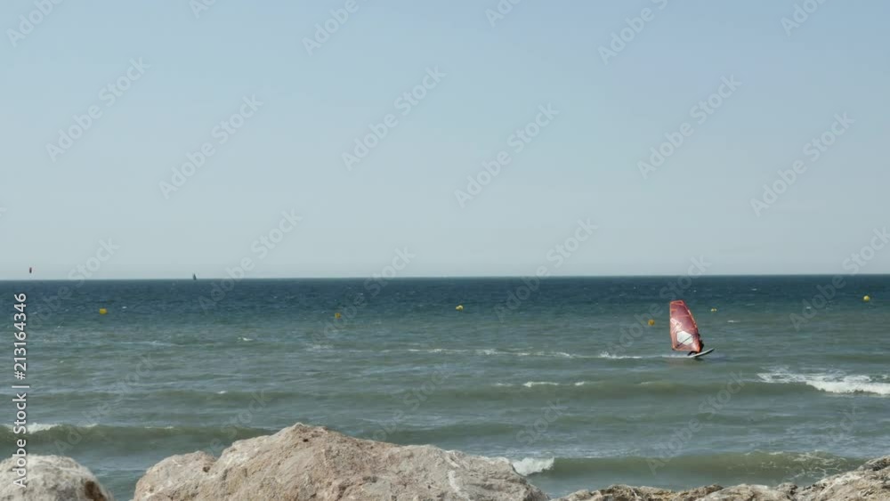 planche à voile à vive allure
