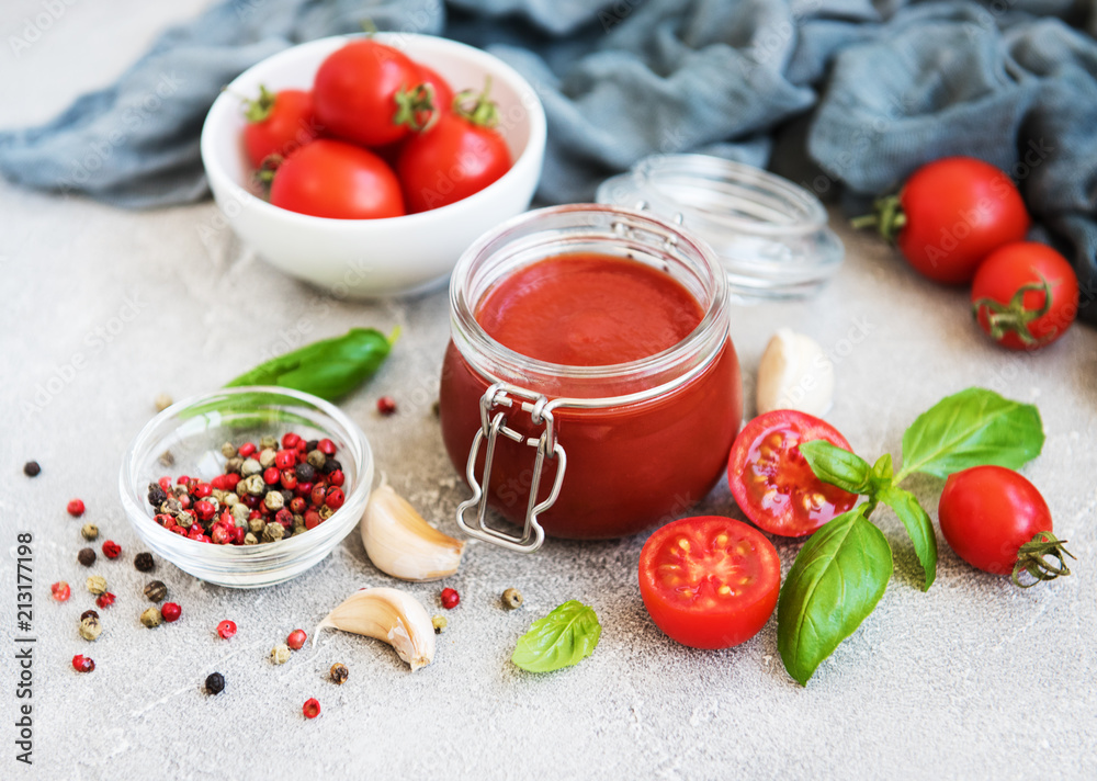 Tomato sauce in a jar Tomato sauce in a jar