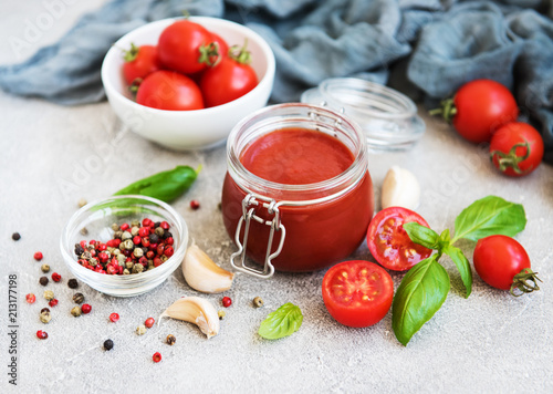 Tomato sauce in a jar
