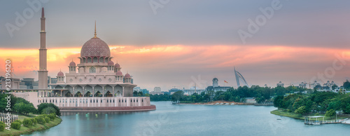 Canvas Print Putra Mosque with dramatic sky Putrajaya, Malaysia