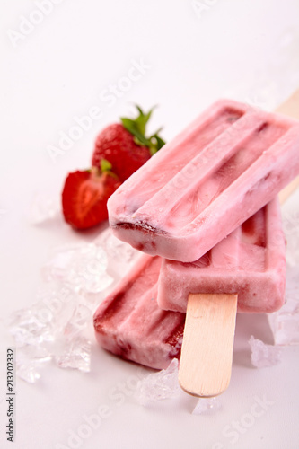 Healthy homemade strawberry and yogurt popsicles
